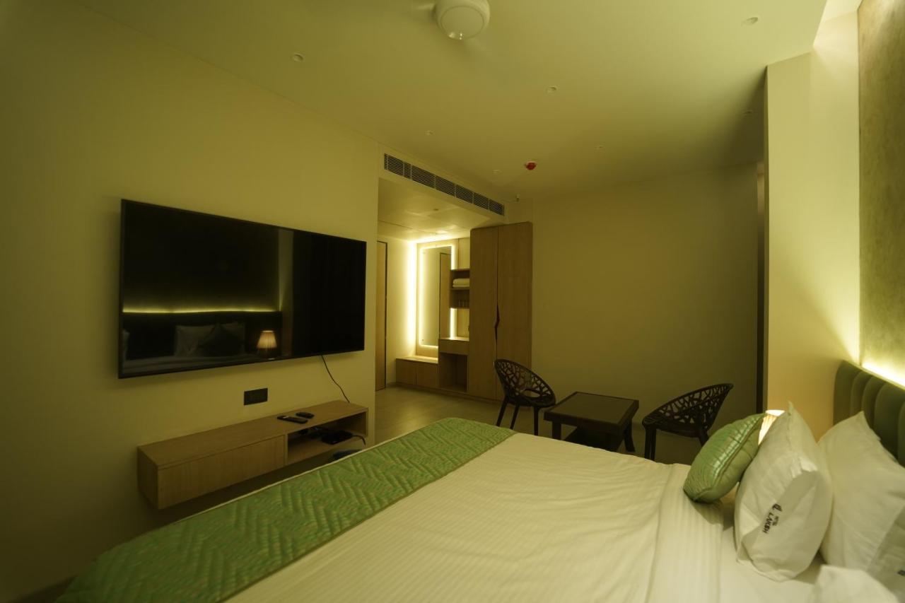 Hotel Laksh Raipur  ภายนอก รูปภาพ