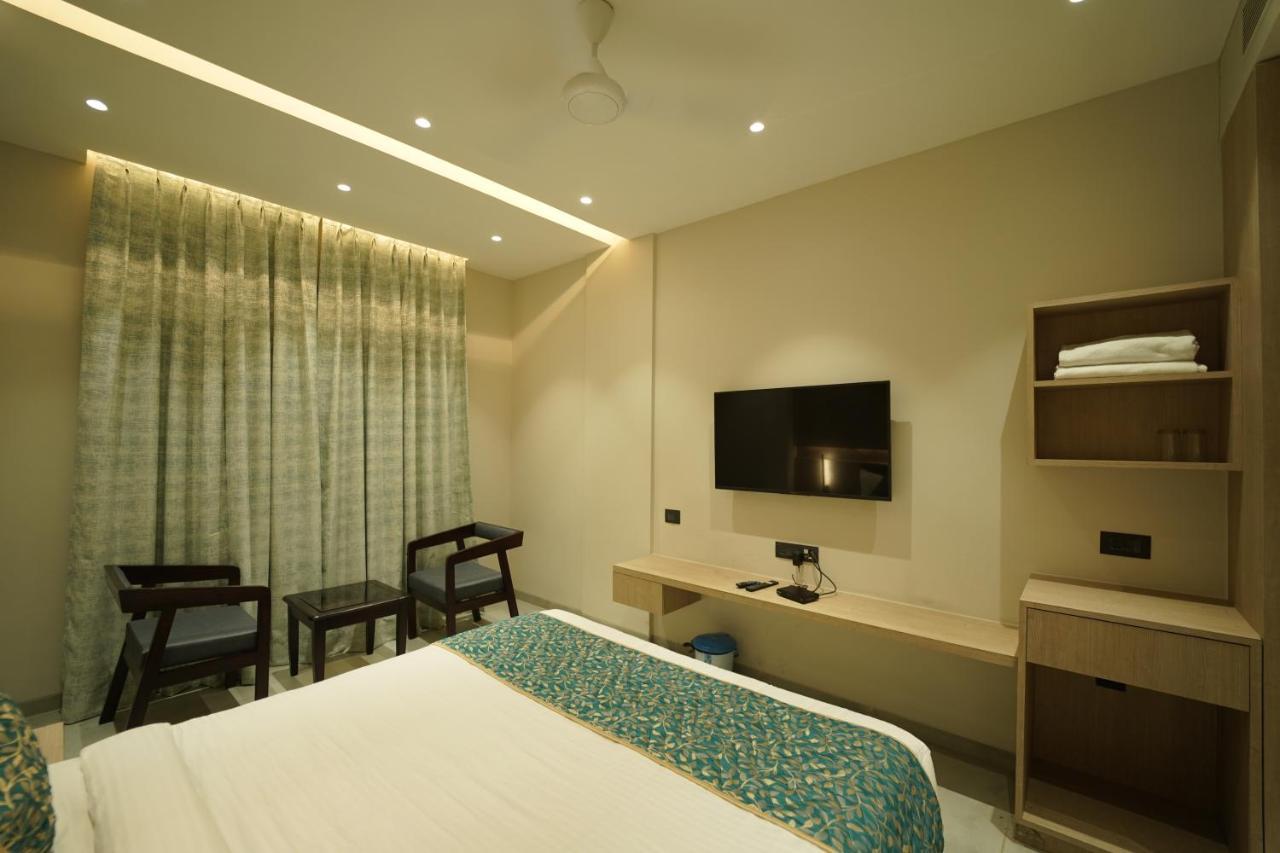 Hotel Laksh Raipur  ภายนอก รูปภาพ
