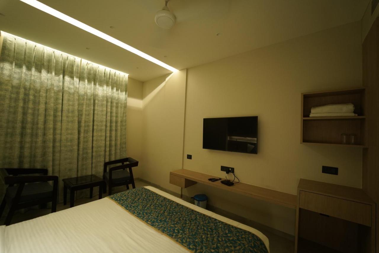 Hotel Laksh Raipur  ภายนอก รูปภาพ