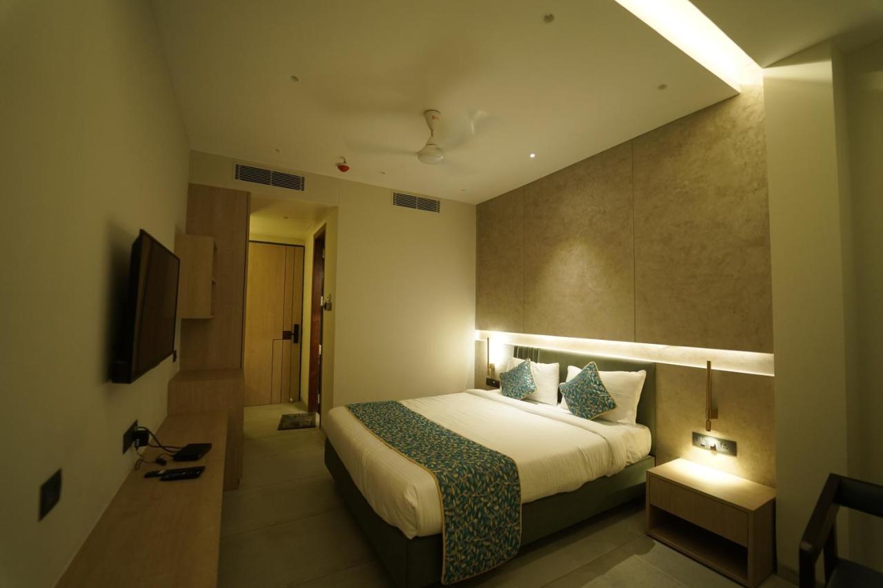 Hotel Laksh Raipur  ภายนอก รูปภาพ