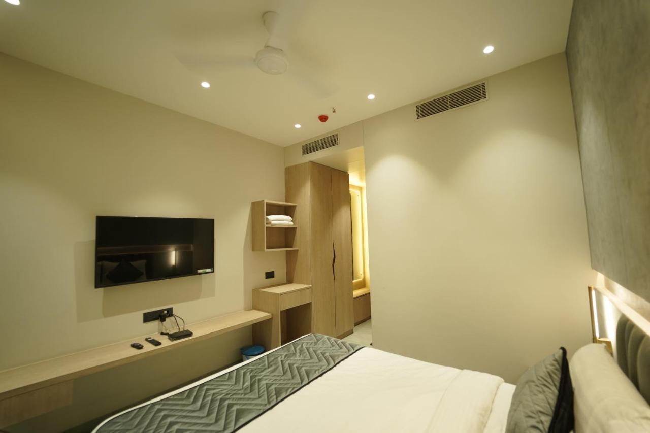 Hotel Laksh Raipur  ภายนอก รูปภาพ