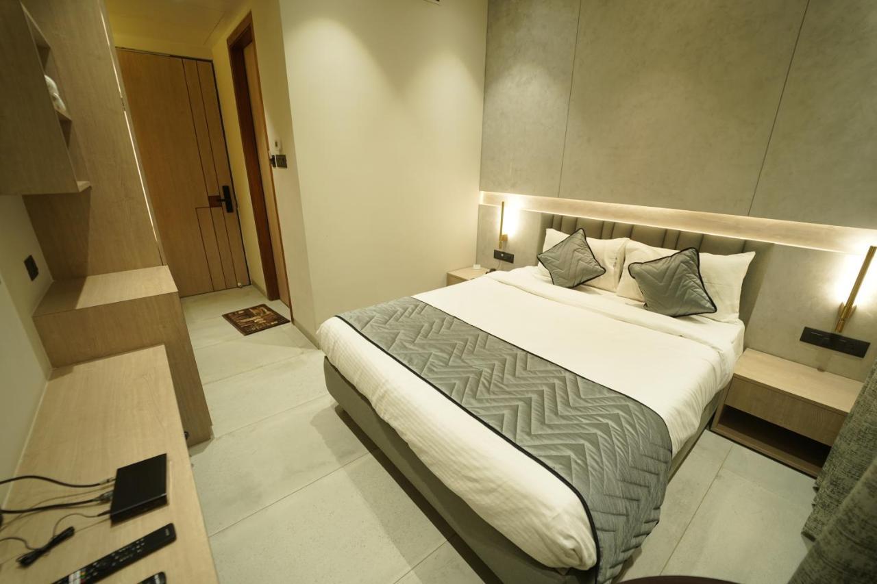 Hotel Laksh Raipur  ภายนอก รูปภาพ